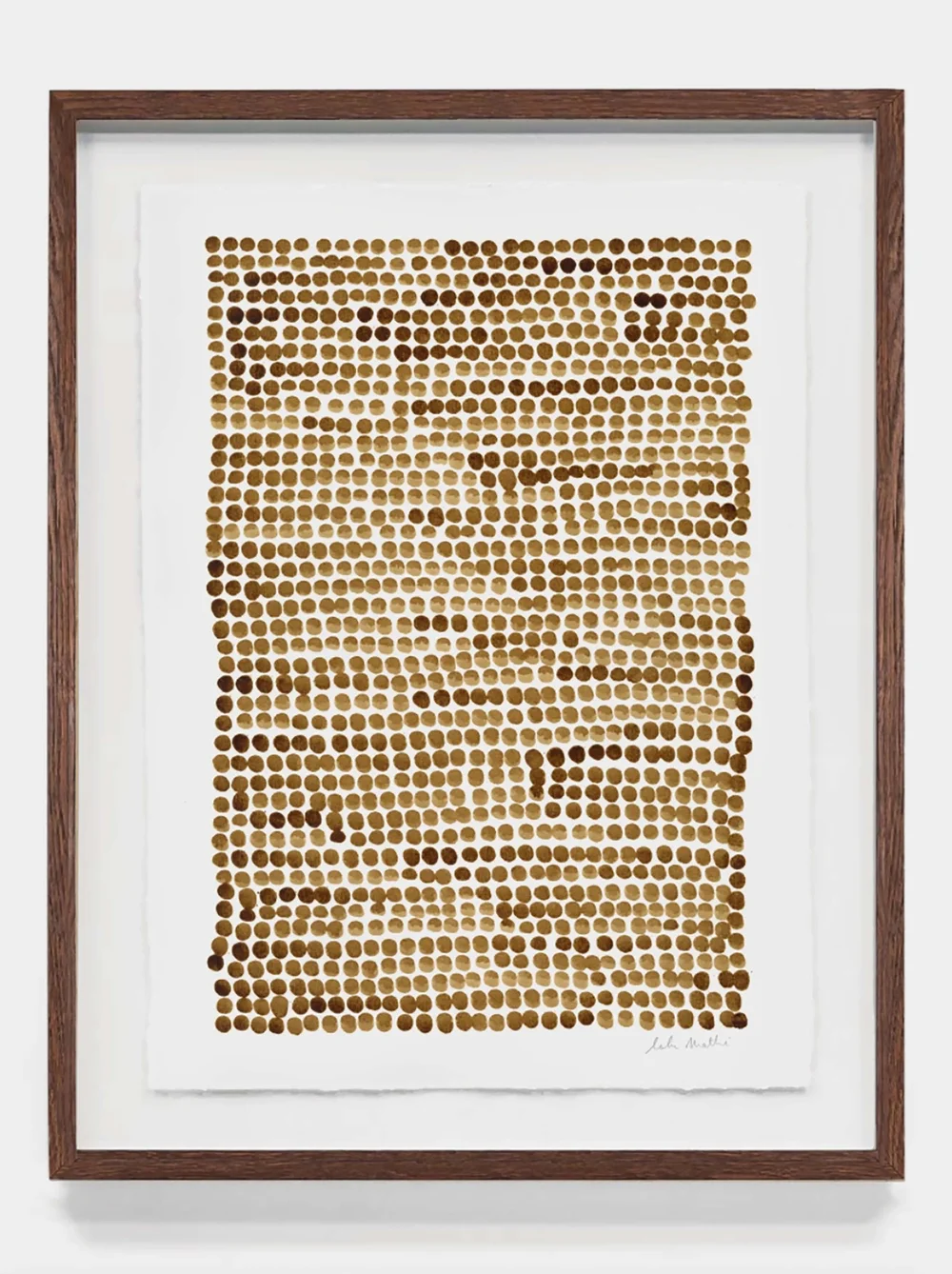 Œuvre contemporaine au café composée de centaines de points évoquant le mouvement des vagues