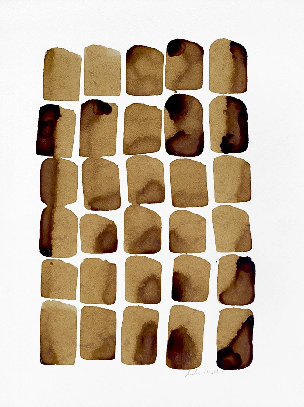 Composition abstraite au café inspirée de formes minérales et rocheuses contemporaines