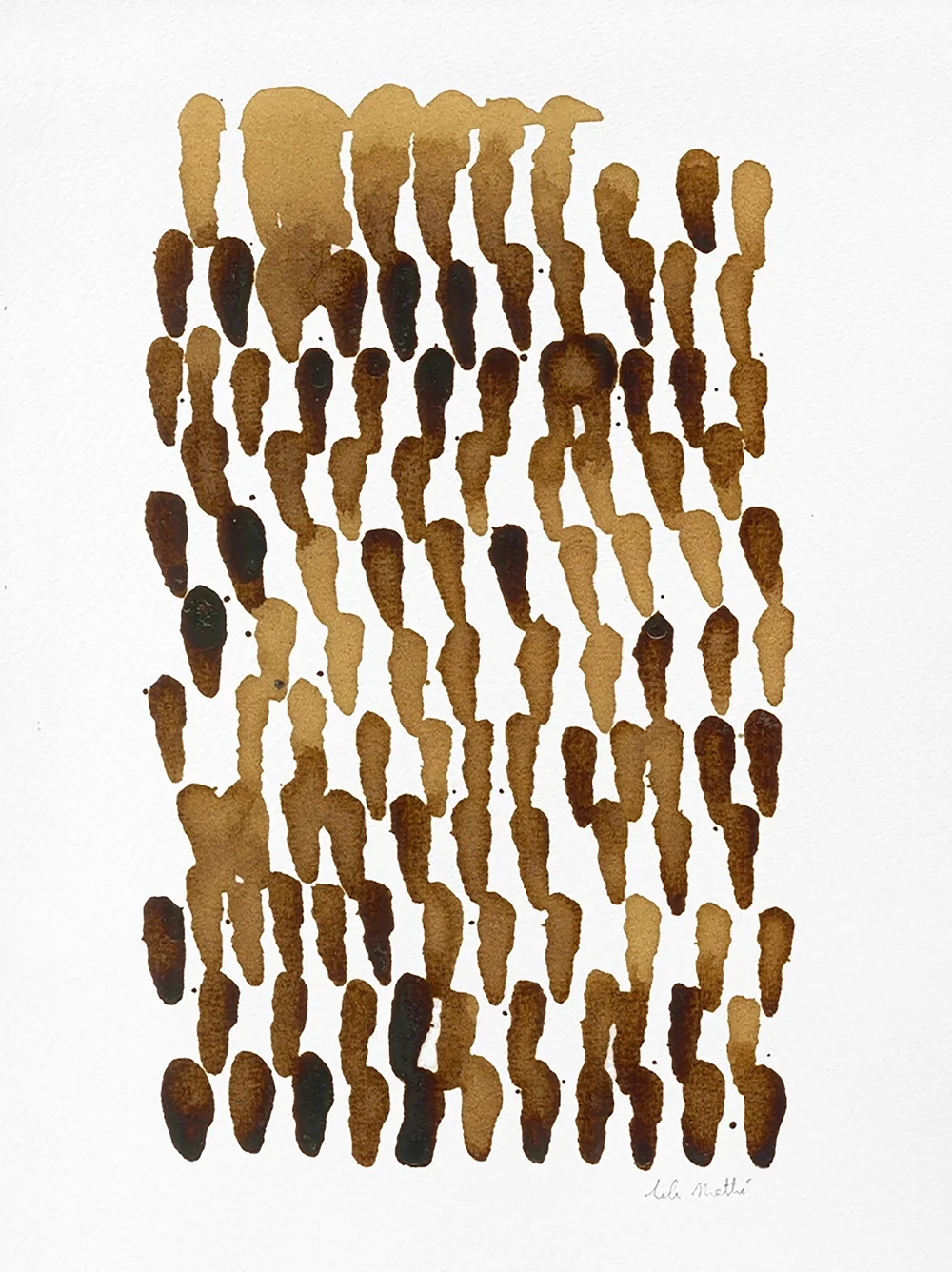 Peinture abstraite au café représentant une série de silhouettes verticales minimalistes