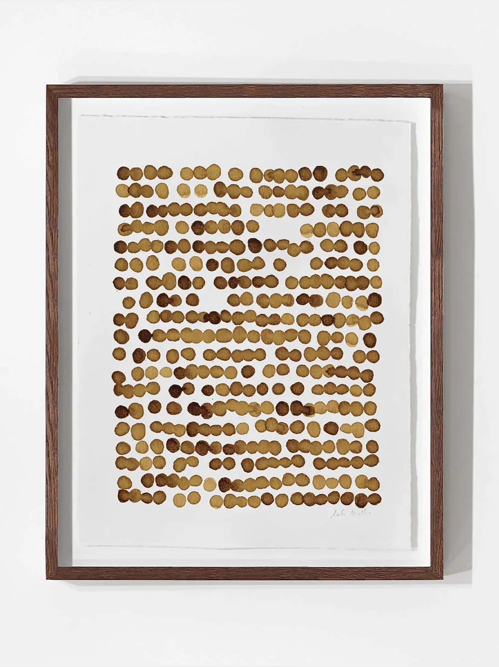 Composition graphique réalisée au café avec alignements de points organiques