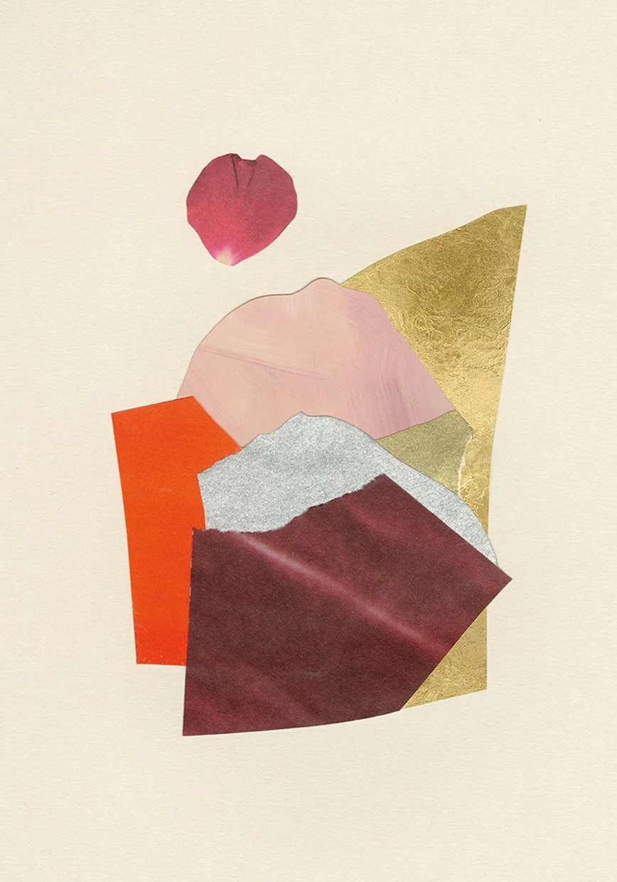 Collage contemporain abstrait rose poudré, bordeaux et argent sur fond ivoire