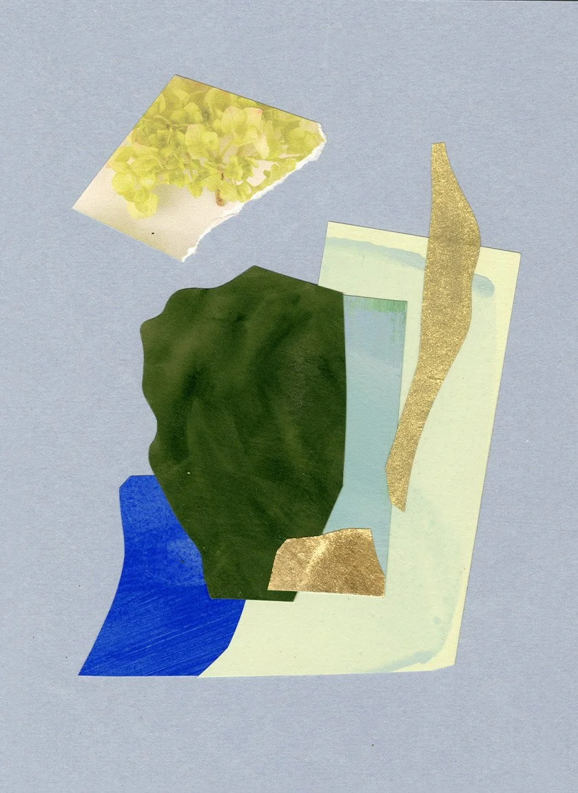 Collage contemporain abstrait vert profond, bleu cobalt et or avec fleurs jaunes