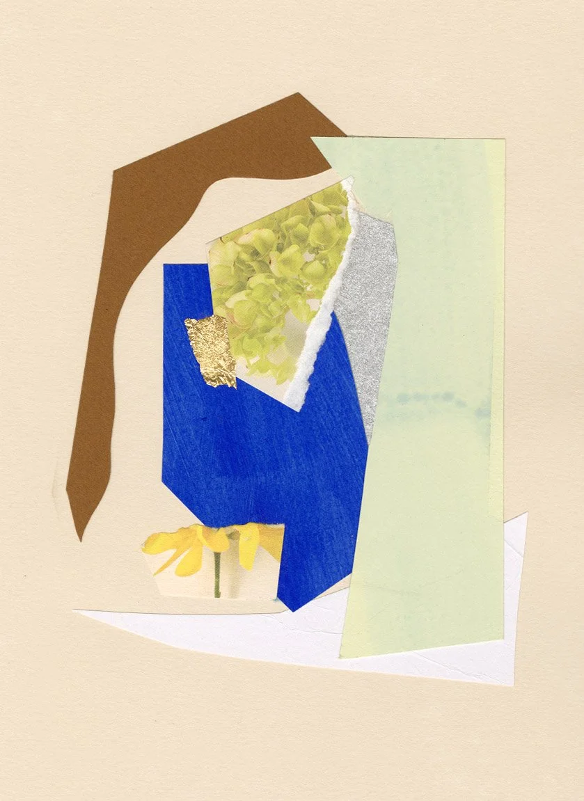 Collage contemporain abstrait bleu cobalt, vert pastel et touches florales sur fond crème