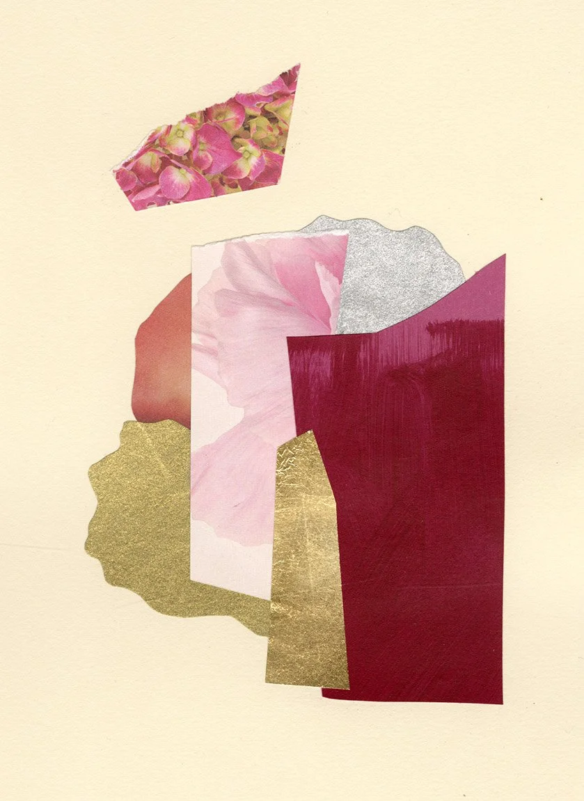 Collage contemporain abstrait crème, rose poudré et bordeaux avec fragments floraux